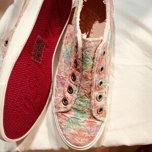 SIZE 3 BLOWFISH FASHION SNEAKERS FOR YOUTH